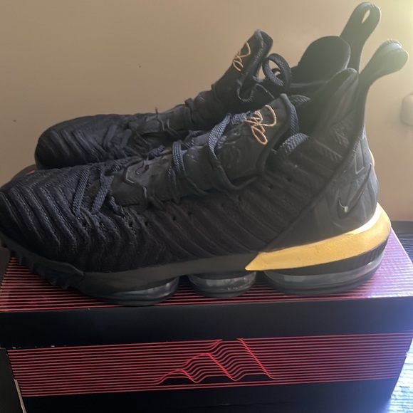 Lebron 16